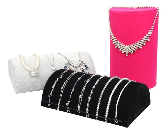 Stojánek, dekolt na řetízky růžový