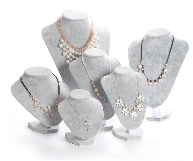 Stojan, stojánek, dekolt na šperky výška 18cm samet  