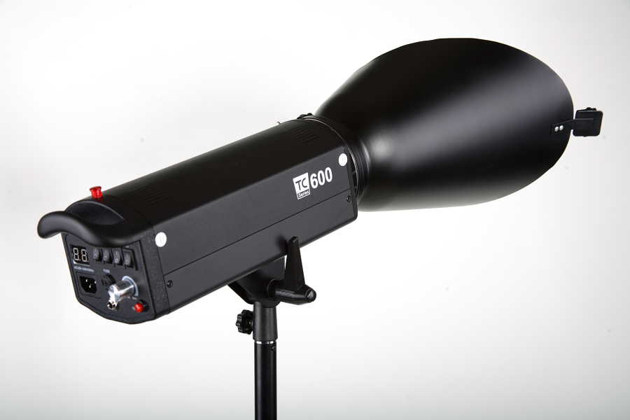 Pevný reflektor na fotografické pozadí pro zábleskové světlo  