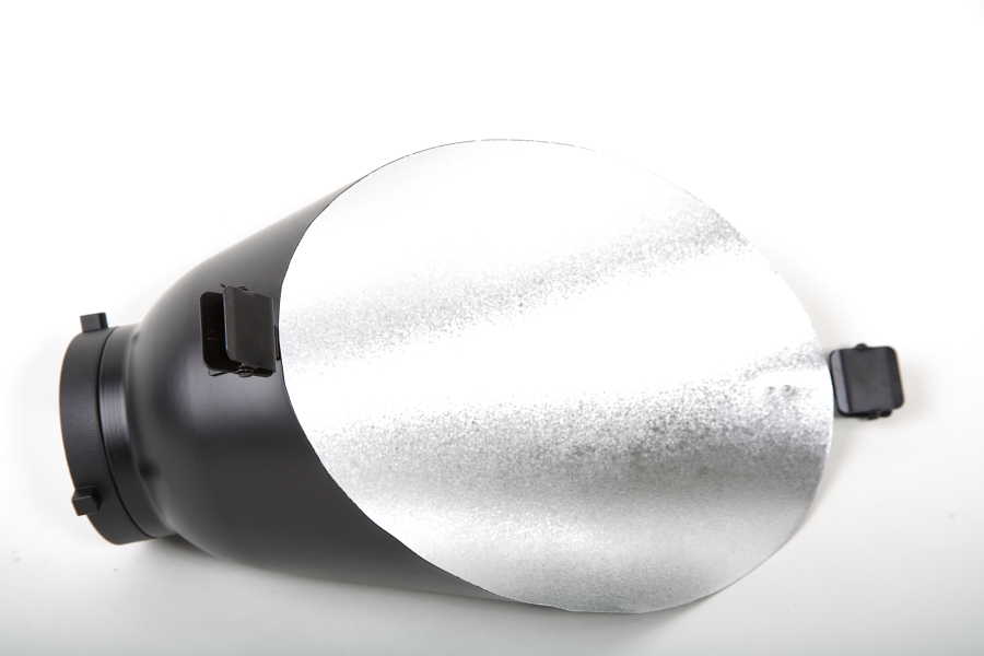 Pevný reflektor na fotografické pozadí pro zábleskové světlo  