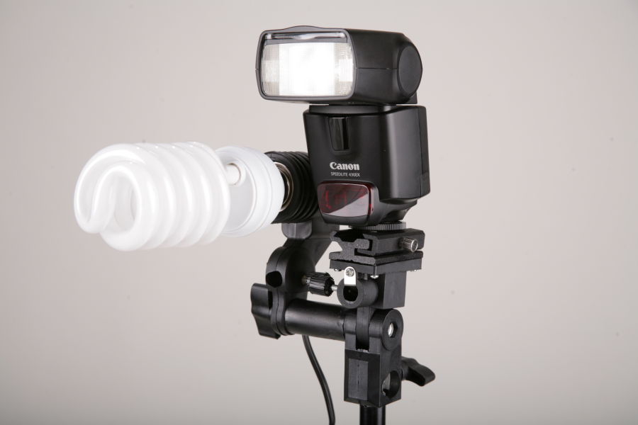 Držák systémového blesku, deštníku a žárovky  