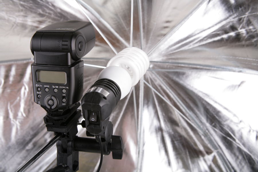 Držák systémového blesku, deštníku a žárovky  