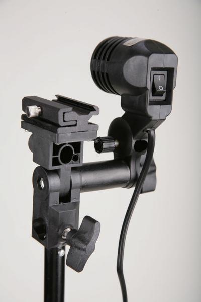 Držák systémového blesku, deštníku a žárovky  