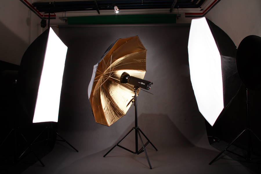 Studiový fotografický deštník 153cm zlatý  