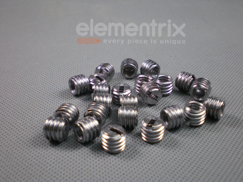 Kovová foto redukce („červík“) ze závitu 1/4" na 3/8"  