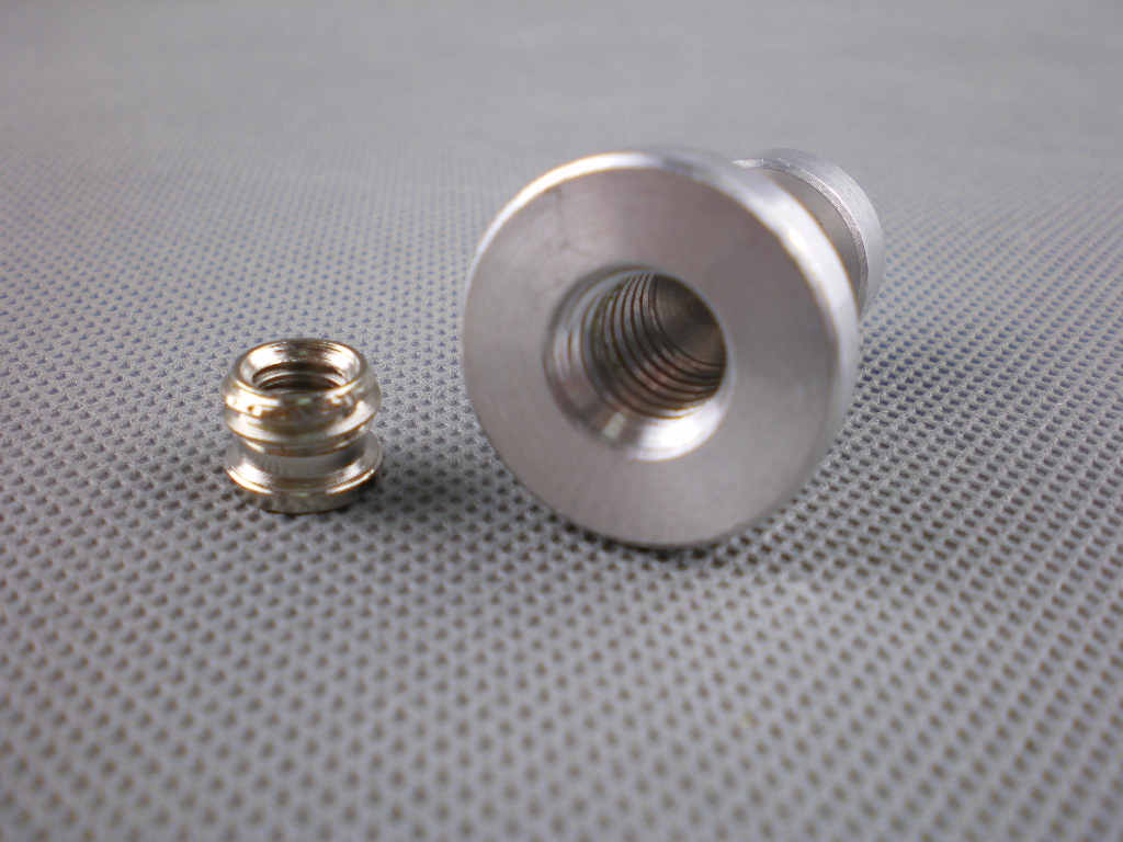 Stativový čep 5/8" se závity 1/4" a 3/8"  