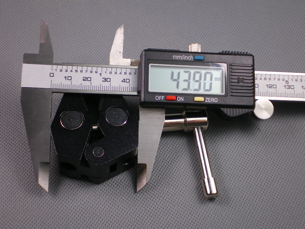 Video svěrka se závity 1/4" a 3/8"  