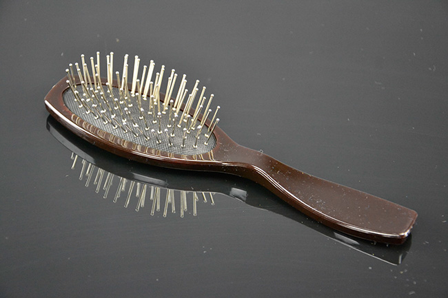 Parukový kartáč na paruky, barva černá  