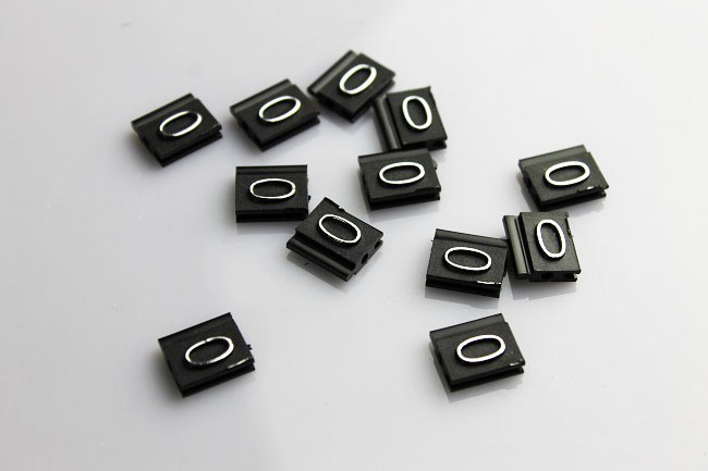 Plastové 3D cenovky náhradní znak 0 stříbrné  