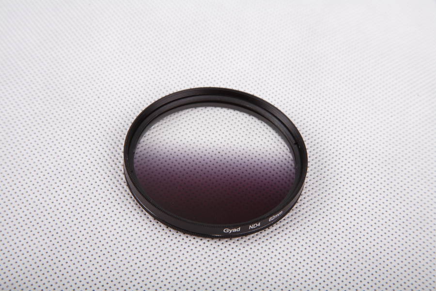 Šedý ND4 přechodový filtr 62mm  