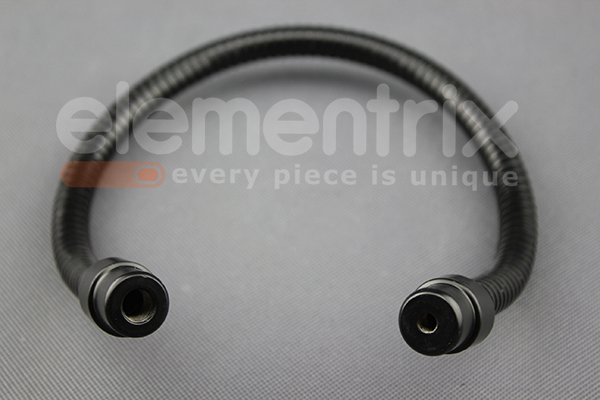 Kovový krk se závitem 3/8" a 1/4"  