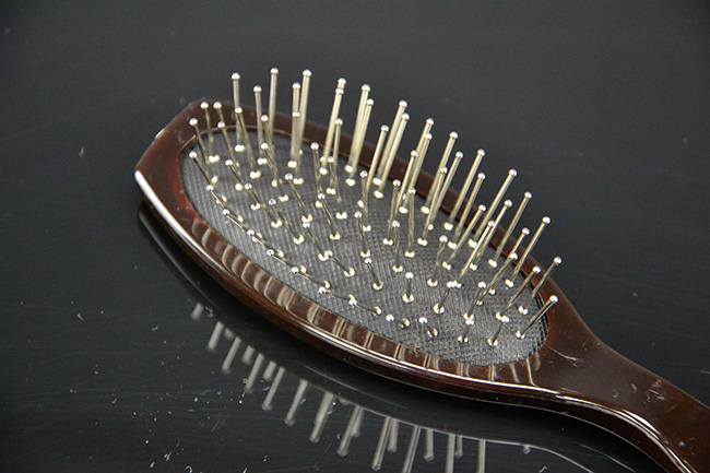 Parukový kartáč na paruky, barva černá  