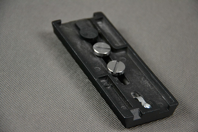 Rychloupínací destička pro stativ ST695  