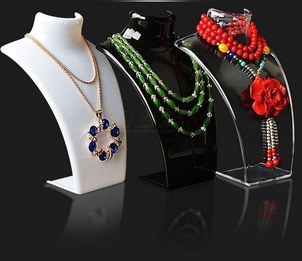 Dekolt, stojánek, stojan na šperky výška 21cm bílý akryl 