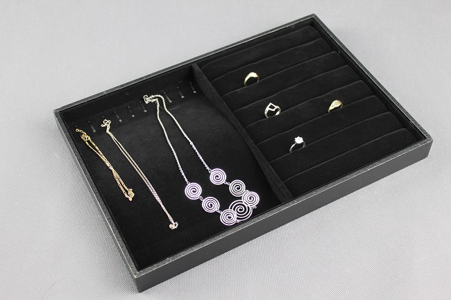 Plato na uložení, vystavení šperků PT8 černý samet  