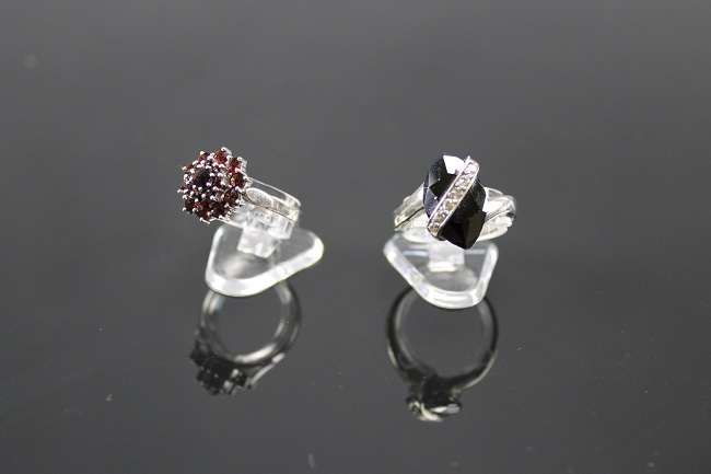 Stojánek, stojan na prstýnek akrylátové sklo  