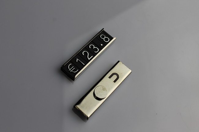 3D cenovky stříbrné na šaty Kč