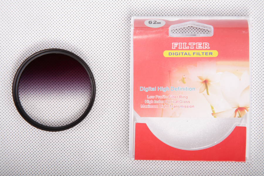 Šedý ND4 přechodový filtr 62mm  