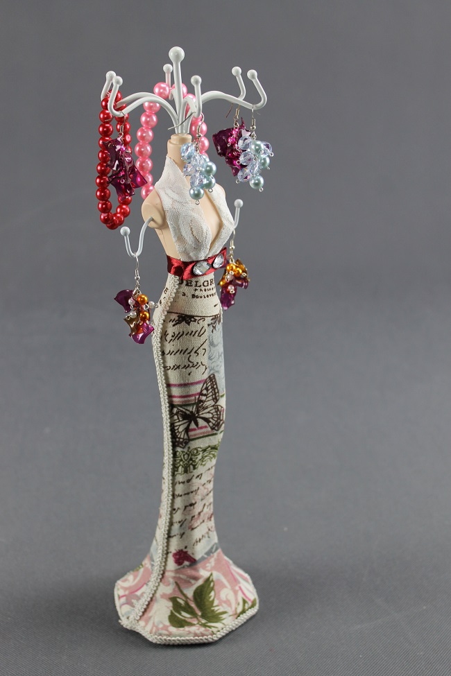 Stojánek na šperky, panenka PAN4  