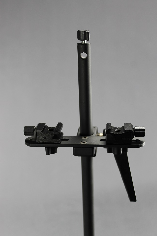 Držák 2 blesku a deštníku aluminium  