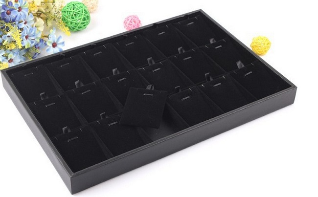 Plato na uložení, vystavení šperků PT3 černý samet 