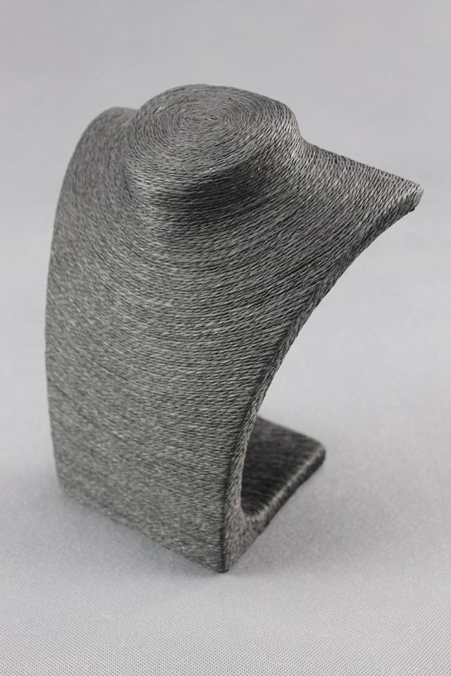 Dekolt, stojánek, stojan na šperky provázkový 22cm černý  