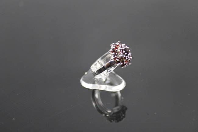 Stojánek, stojan na prstýnek akrylátové sklo  