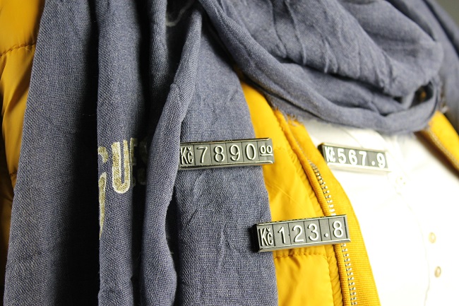 3D cenovky stříbrné na šaty Kč