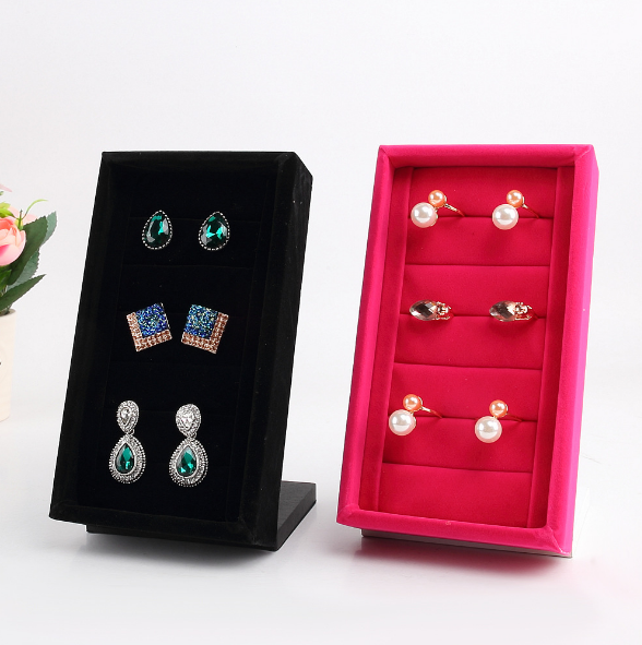 Stojánek na prstýnky, růžový samet 