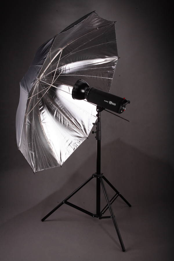 Studiový fotografický deštník 153cm stříbrný