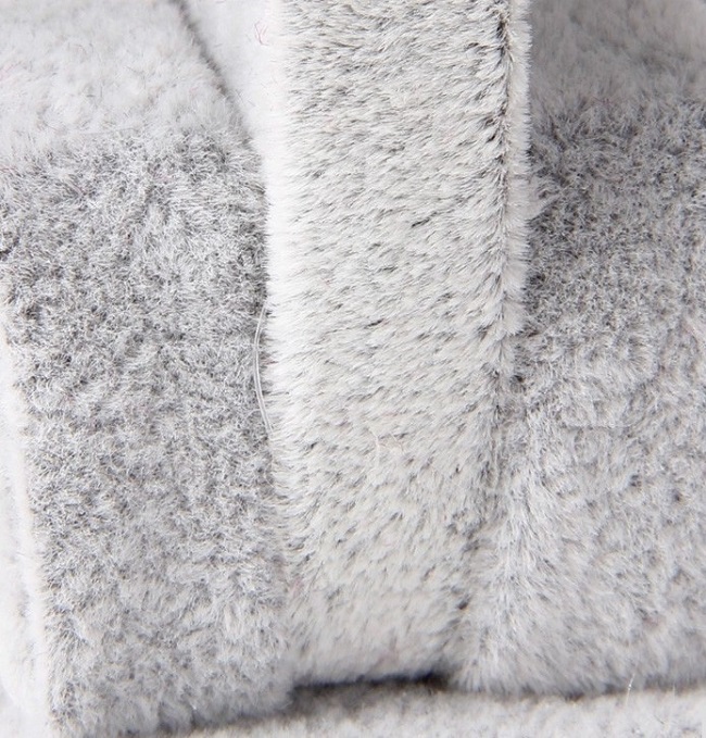 Stojánek, dekolt na náramky 3 patra šedý samet 