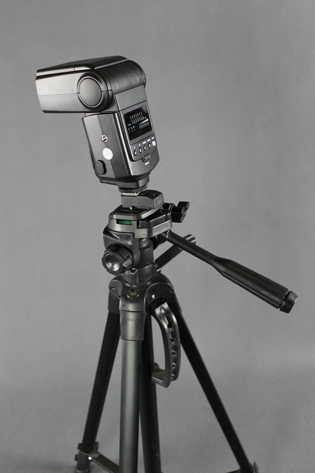 Plastový mini držák (sáňky) pro blesk s pojistkou  