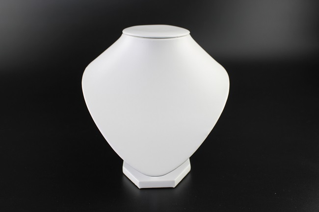 Dekolt na šperky výška 18cm bílý slonová kost 