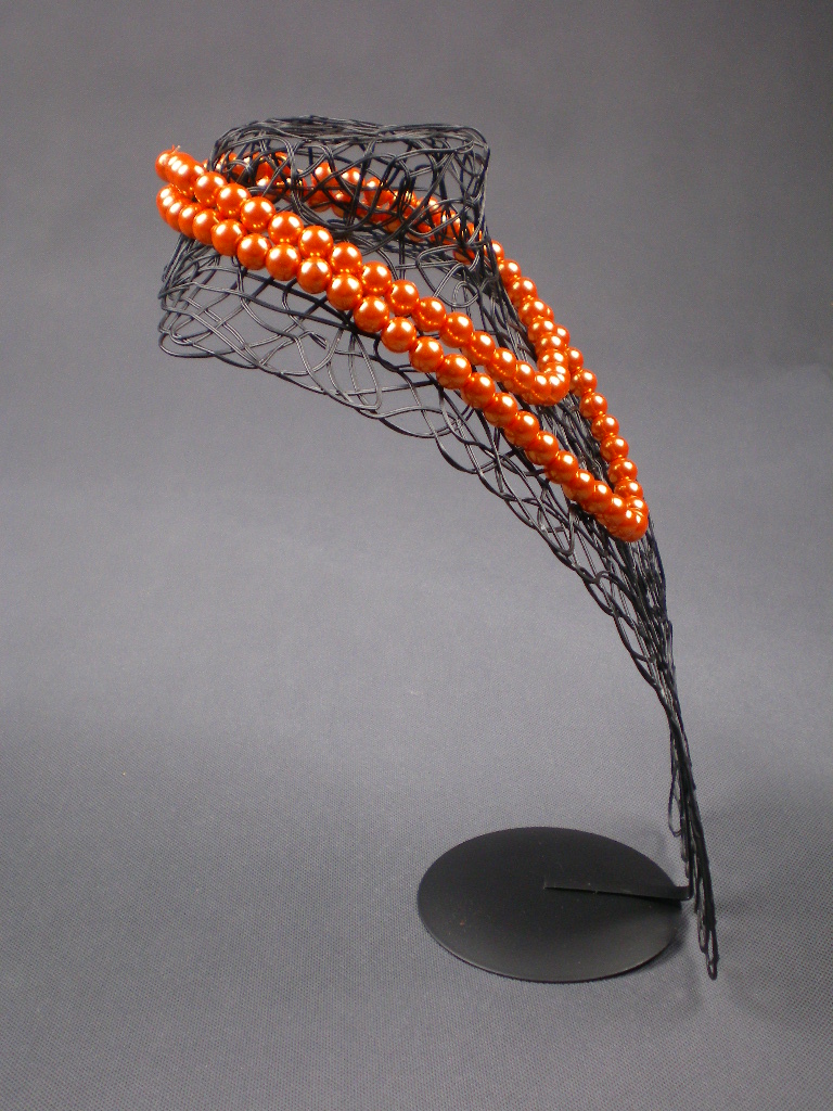 Dekolt na šperky kovový 30cm černý XL  