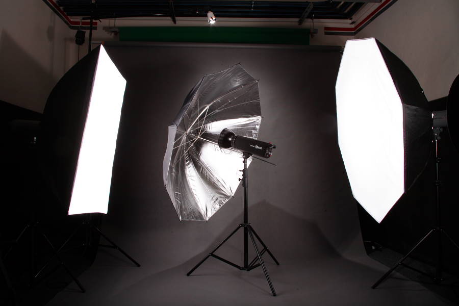 Studiový fotografický deštník 153cm stříbrný