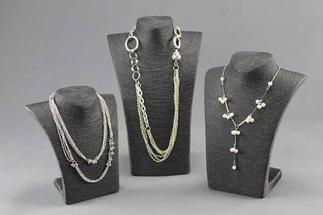 Dekolt, stojánek, stojan na šperky provázkový 22cm černý  