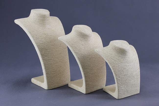 Dekolt, stojánek, stojan na šperky provázkový 36cm bílý  