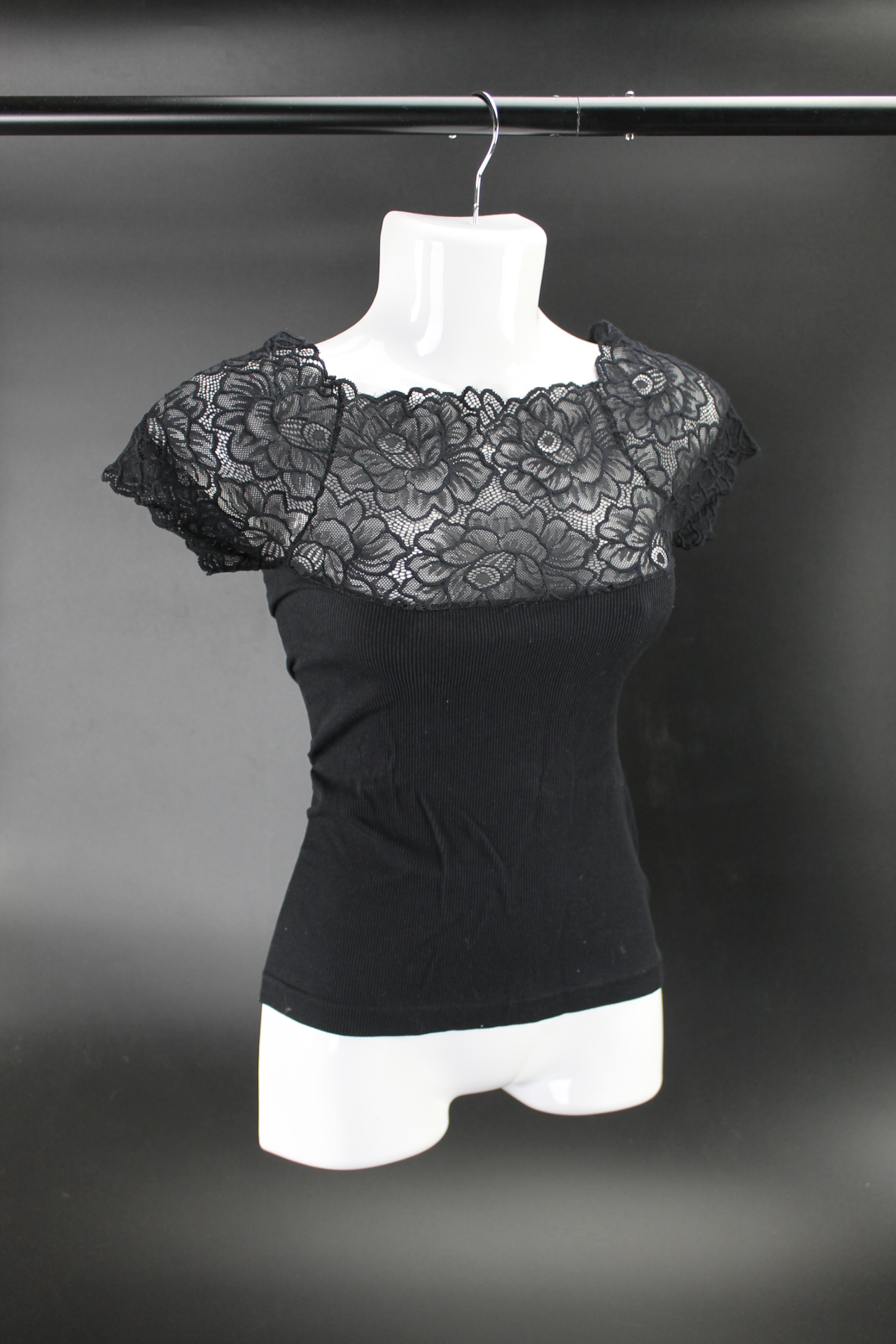 Dámské torzo tělo a boky bílé  