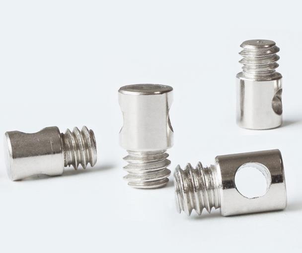 Závit s čepem a dírou 4,5mm