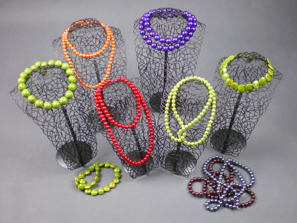 Dekolt na šperky kovový 30cm černý XL  