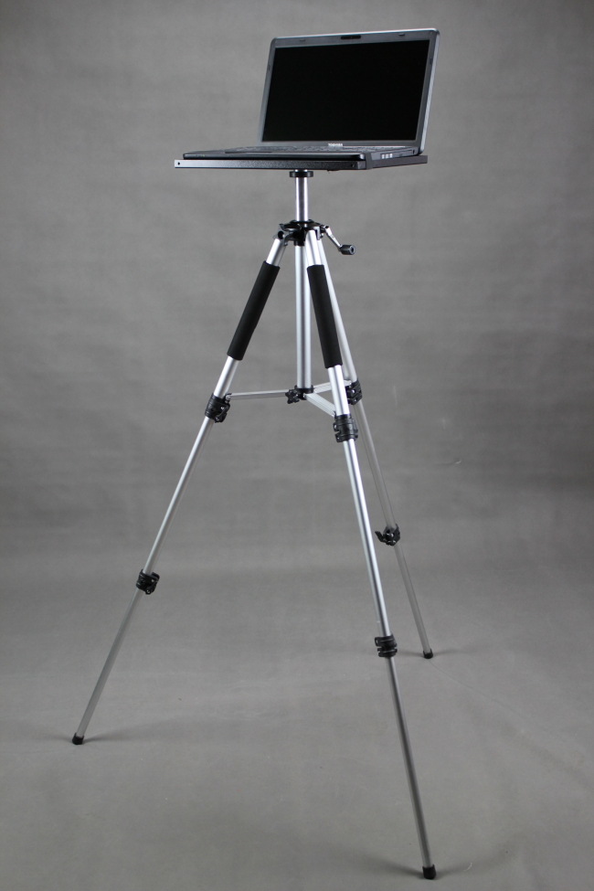 Konzola pro počítač, projektor  