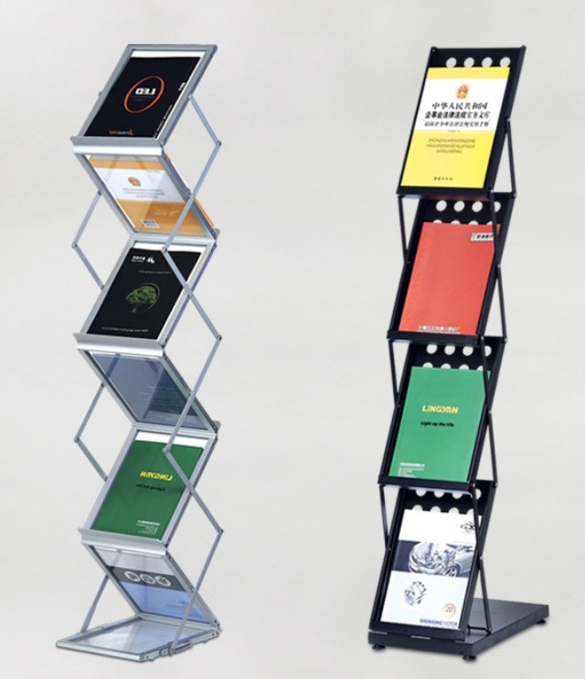 Skládací ocelový stojan na prospekty a časopisy 